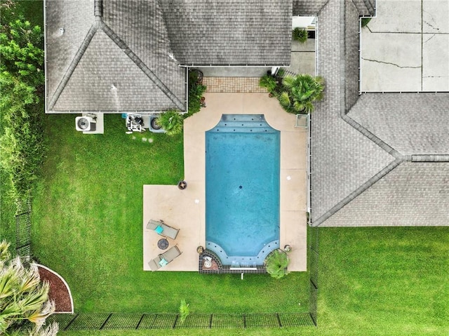 3913 Lake Providence Dr, Harvey, LA 70058 - aerial view of a pool
