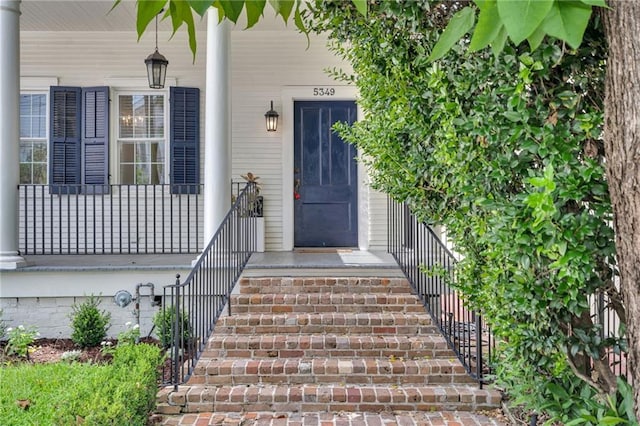 5349 Prytania St, New Orleans, LA 70115 - entrance to property featuring covered porch