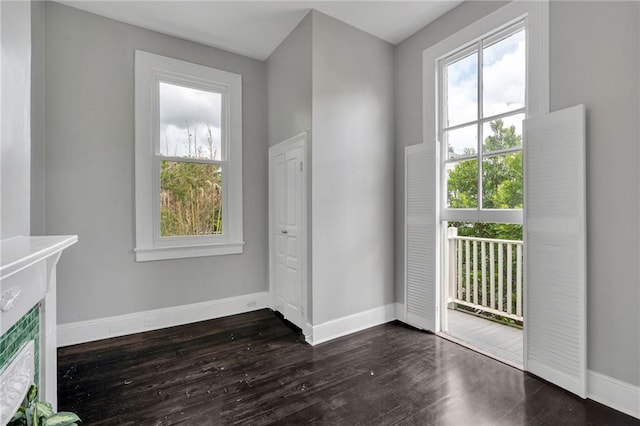 5349 Prytania St, New Orleans, LA 70115 - entryway featuring baseboards and dark wood-style flooring