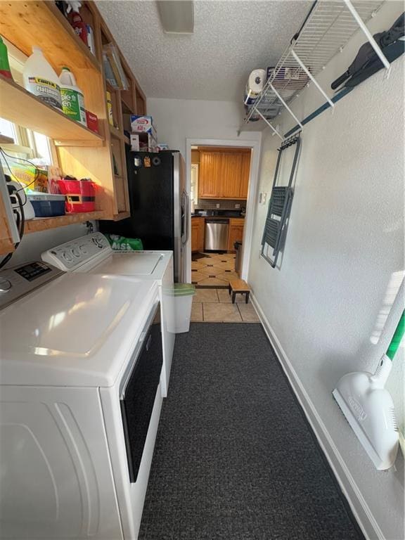 1620 Kent Ave, Metairie, LA 70001 - laundry room featuring washing machine and clothes dryer and a textured ceiling