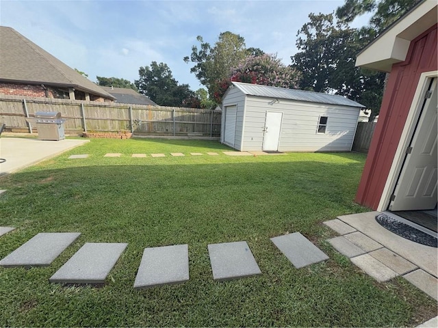 1620 Kent Ave, Metairie, LA 70001 - fenced backyard featuring an outbuilding and a patio