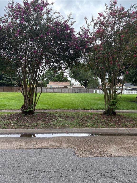 66 E Claiborne Sq, Chalmette, LA 70043 - photo 2