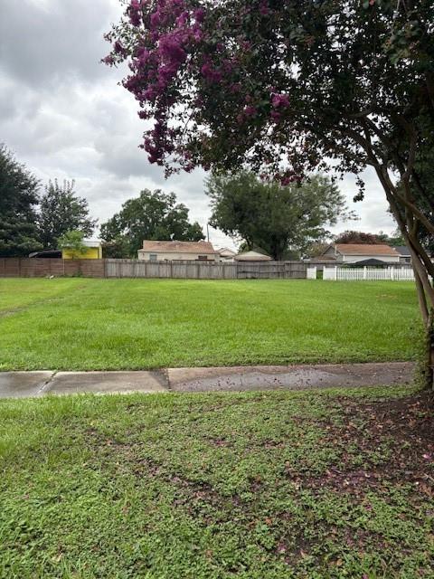 66 E Claiborne Sq, Chalmette, LA 70043 - photo 3