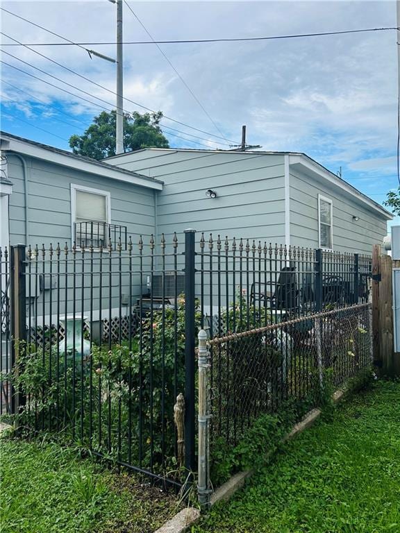 2437 Allen St, New Orleans, LA 70119 - photo 3