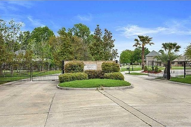 2005 Emilie Oaks Dr, Meraux, LA 70075 - photo 1