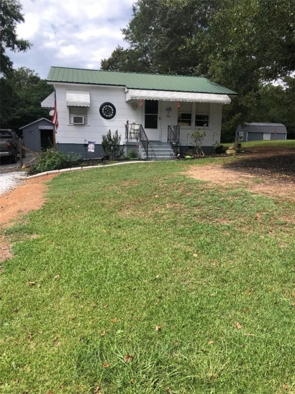 bungalow-style home featuring a front yard