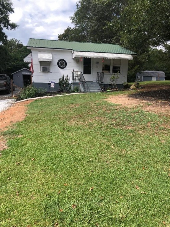 904 Hampton St, Iva, SC 29655 - photo 1