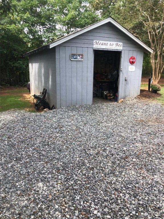 view of outbuilding