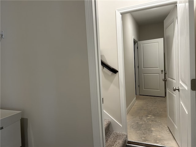 bathroom featuring concrete floors