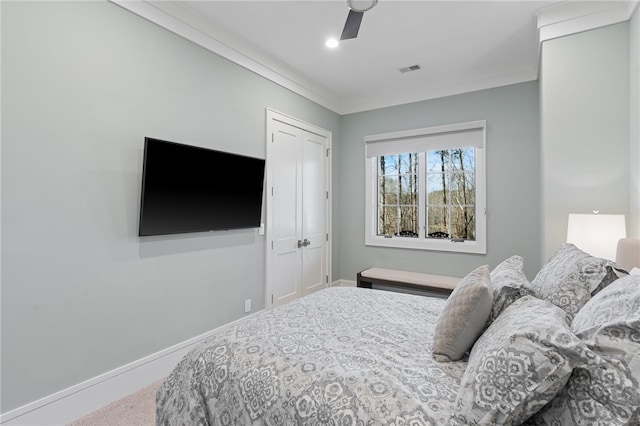 bedroom with ceiling fan, ornamental molding, and a closet