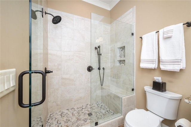 full bathroom with a tile shower and toilet