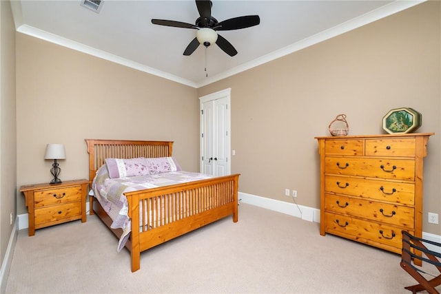 bedroom featuring light colored carpet, visible vents, ornamental molding, ceiling fan, and baseboards