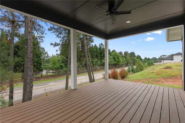 deck with ceiling fan