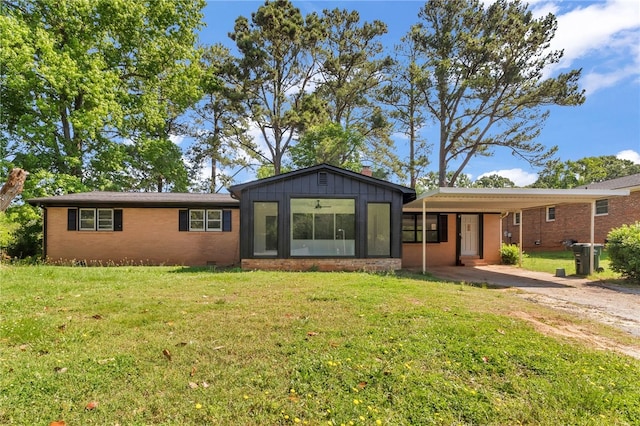 ranch-style home with a front yard