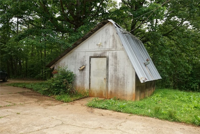 view of outbuilding