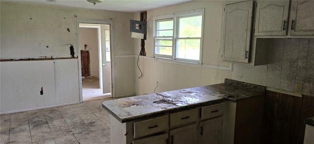 kitchen featuring light tile patterned floors