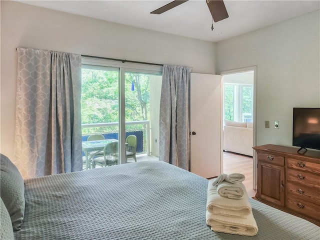 bedroom featuring ceiling fan