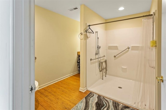 bathroom featuring hardwood / wood-style floors and a shower with shower curtain