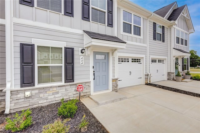 view of front of home featuring a garage