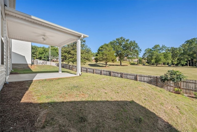 view of yard featuring a patio area