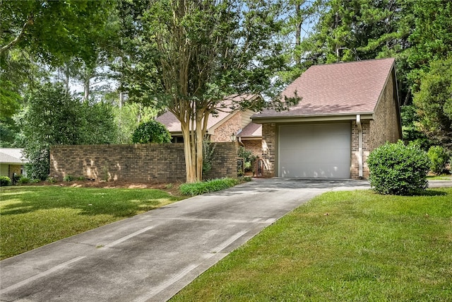 view of front of house featuring a front lawn and a garage