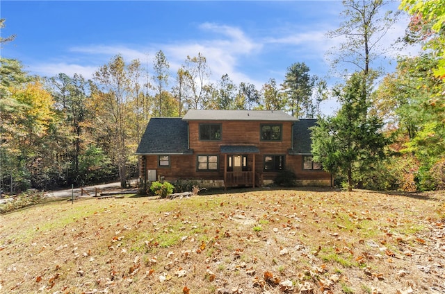 view of front of home with a front lawn