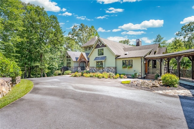 view of front of property featuring a porch