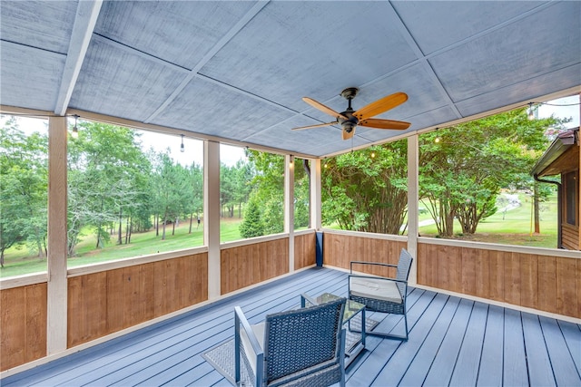 sunroom with ceiling fan