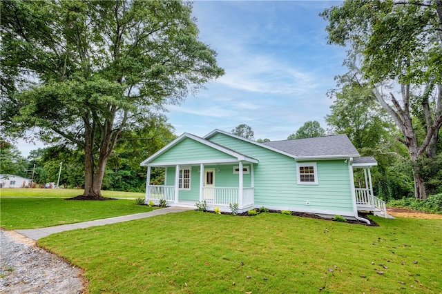 view of front facade featuring a front lawn and covered porch