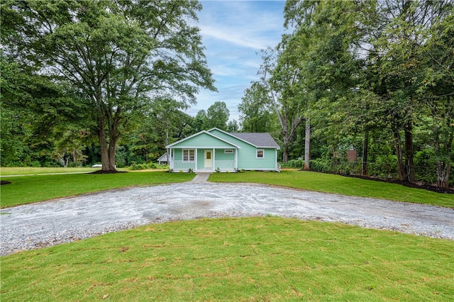 ranch-style house featuring a front lawn