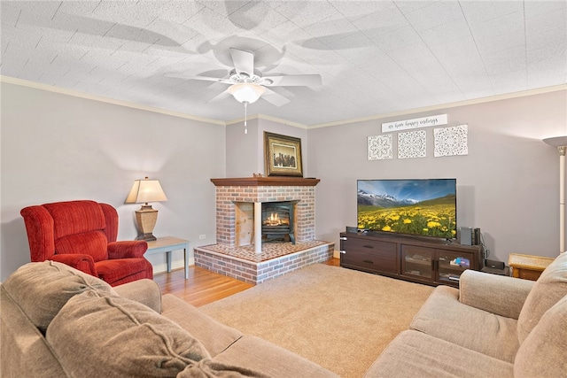 living room with ornamental molding, ceiling fan, and hardwood / wood-style floors