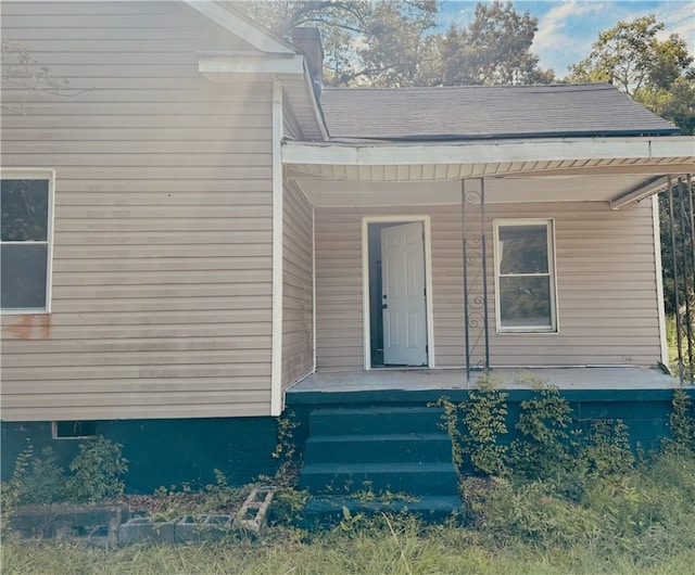 doorway to property with covered porch