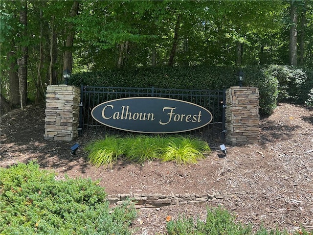 view of community / neighborhood sign