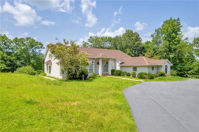 ranch-style home featuring a front yard