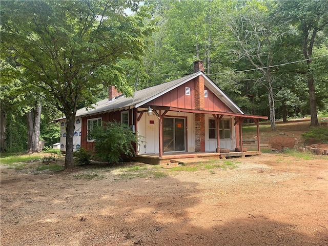 view of front facade with covered porch