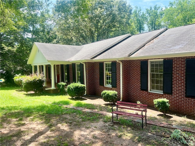 ranch-style home with a porch