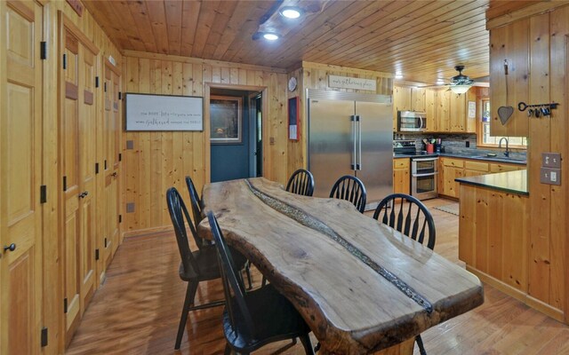 99 Cranes Creek Dr, Hartwell, GA 30643