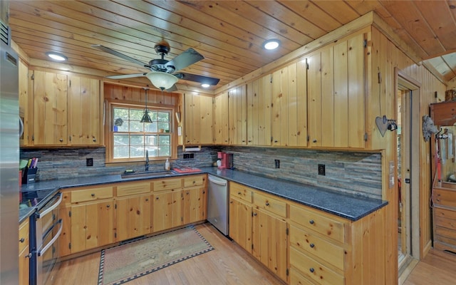 99 Cranes Creek Dr, Hartwell, GA 30643