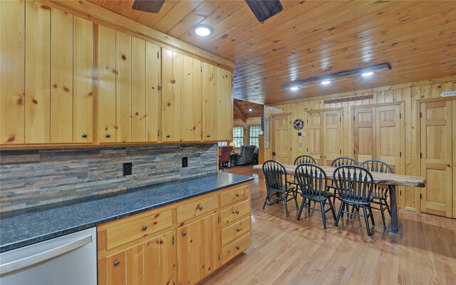 99 Cranes Creek Dr, Hartwell, GA 30643