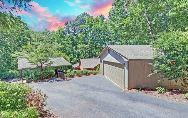 99 Cranes Creek Dr, Hartwell, GA 30643