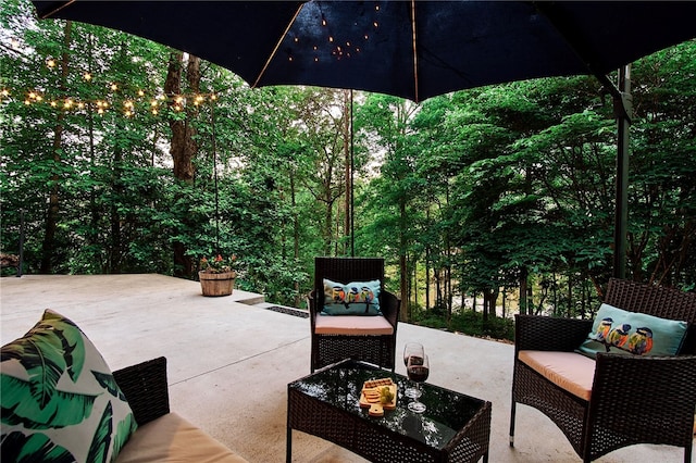 view of patio / terrace featuring an outdoor hangout area