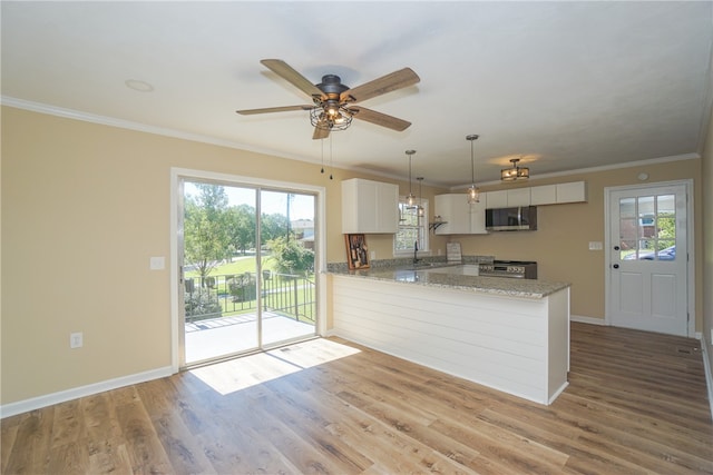 606 N Catherine St, Walhalla, SC 29691 - kitchen featuring stainless steel appliances, ornamental molding, white cabinetry, a peninsula, and ceiling fan