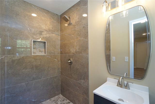 606 N Catherine St, Walhalla, SC 29691 - bathroom with tiled shower and vanity