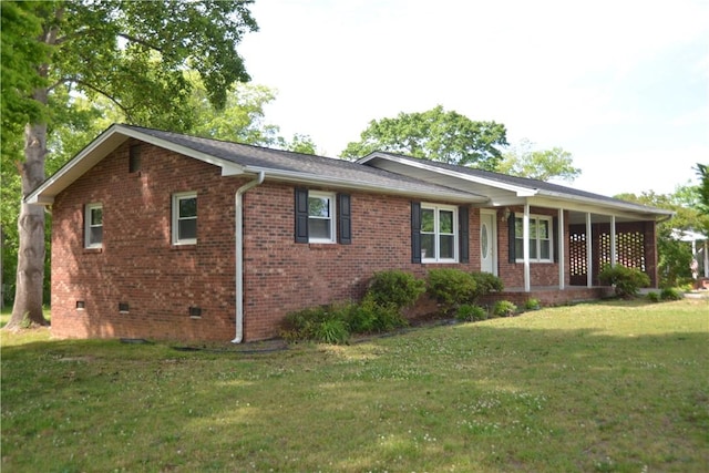 ranch-style house featuring brick siding, a front lawn, and crawl space