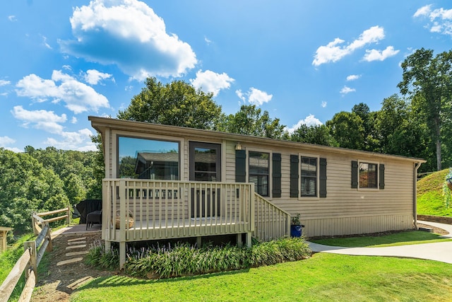 view of front facade featuring a front yard and a deck