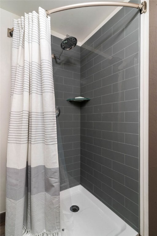 bathroom featuring a shower with curtain