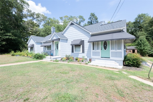 view of front of property with a front yard