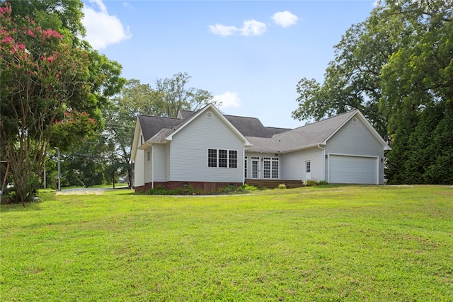 view of front of house featuring a front yard and a garage