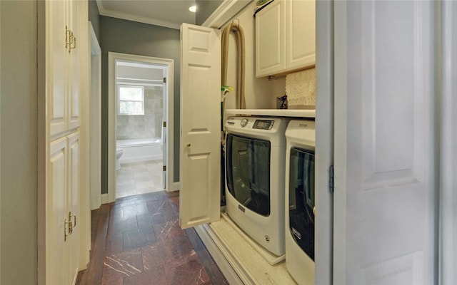 clothes washing area with cabinets, dark hardwood / wood-style flooring, independent washer and dryer, and crown molding