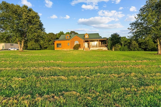 view of front of house featuring a front yard